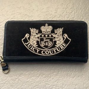 Juicy couture zippy wallet